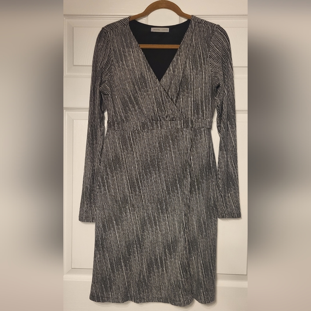 Women's Athleta Black and White Faux Wrap Long Sleeve Dress Size Small Pull Over